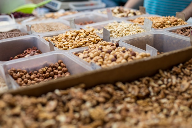 Nueces en el mercado