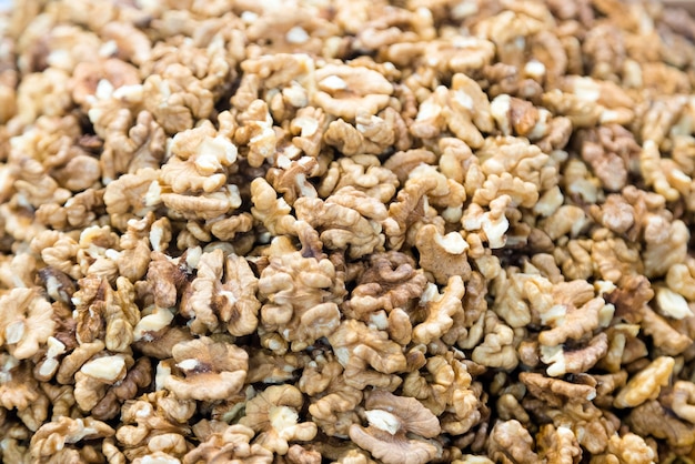 Nueces vendidas en el mercado de frutas y verduras.