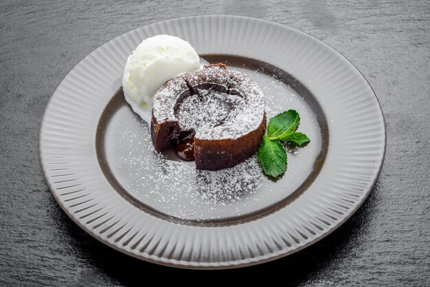 Nützliches und leckeres Essen heißer Schokoladenpudding