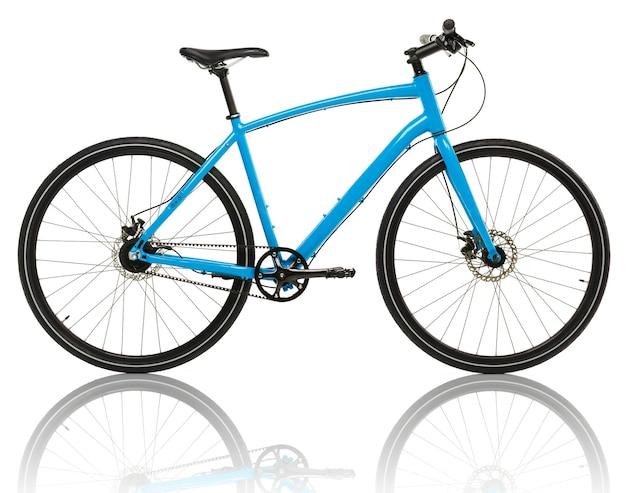 Nueva bicicleta azul aislado en un blanco