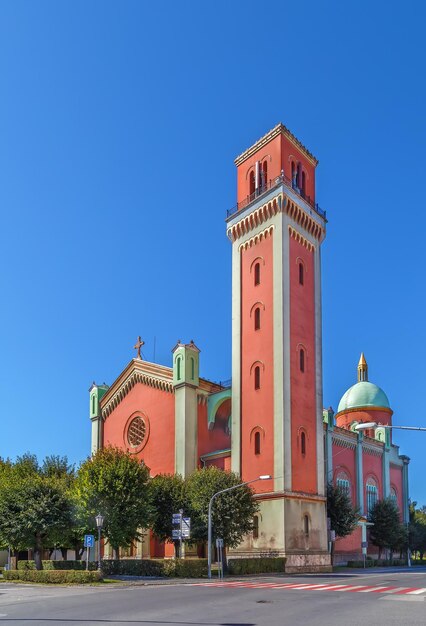 Nueva iglesia evangélica en el centro de la ciudad de Kezmarok Eslovaquia