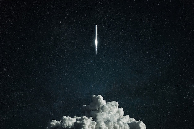 La nueva nave espacial supera la gravedad y despega hacia el espacio profundo. Lanzamiento exitoso del cohete, concepto