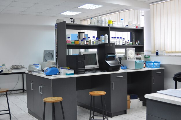 nueva visión general del laboratorio de química escolar