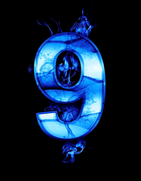 nueve, ilustración del número con efectos cromados y fuego azul sobre fondo negro