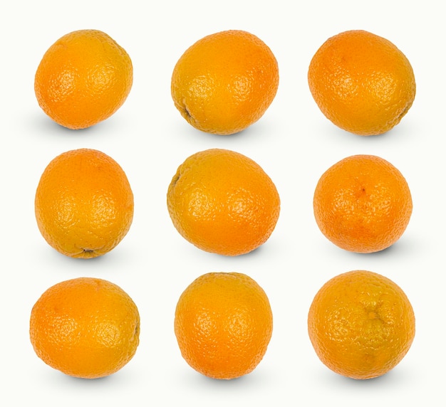 Nueve naranjas lima aislado sobre fondo blanco.