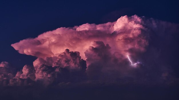 Nueve de una tormenta en la noche