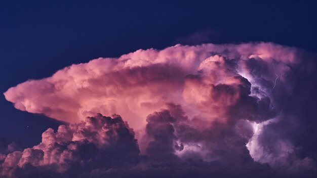 Nueve de una tormenta en la noche