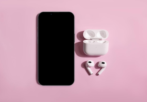 Nuevo Apple AirPods 3 inalámbrico con teléfono sobre fondo blanco.