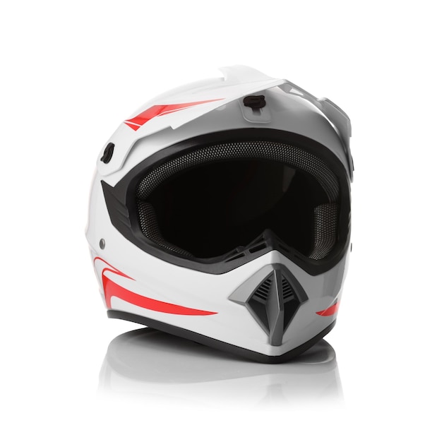 Nuevo casco de motocicleta elegante aislado en blanco