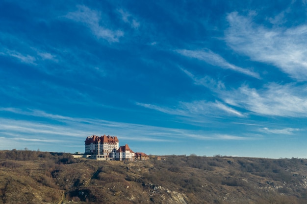 Nuevo hotel en la cima de la montaña