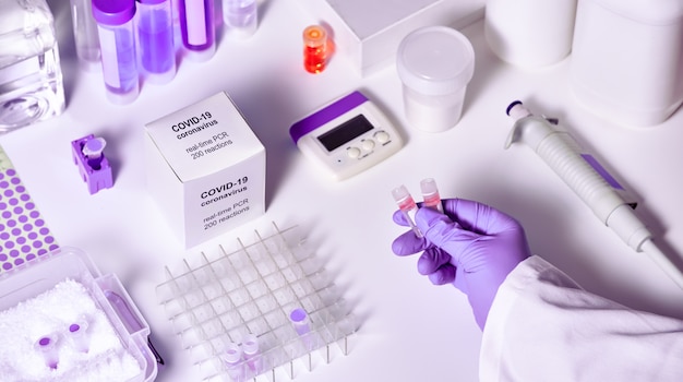 Nuevo kit de diagnóstico de coronavirus 2019 nCoV RT-PCR. Contiene reactivos, cebadores y muestras de control para detectar la presencia del virus 2019-nCoV o covid19. Diagnóstico in vitro por análisis de PCR en tiempo real.