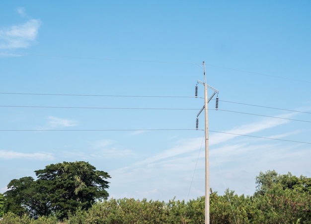 Nuevo poste eléctrico.