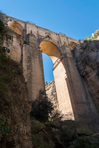 Nuevo Puente sobre el río Guadalevin en Ronda Málaga España Punto de referencia popular en la noche