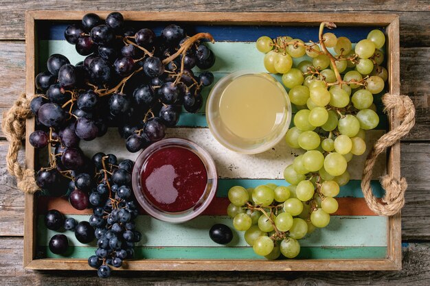 Nuevo vino tinto y blanco