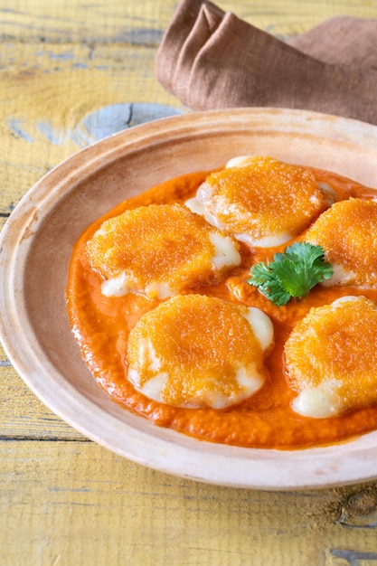 Nuggets con camembert derretido