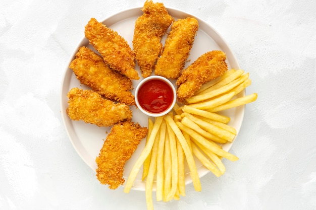 Nuggets de frango caseiros agredidos com panko