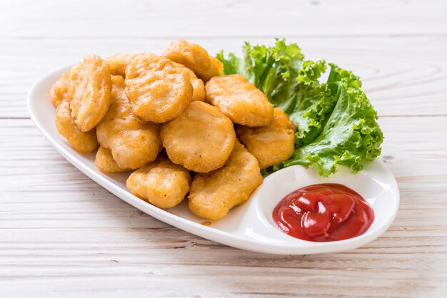 Nuggets de frango com molho