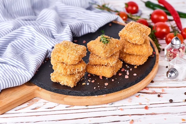 Nuggets de frango crocantes fritos