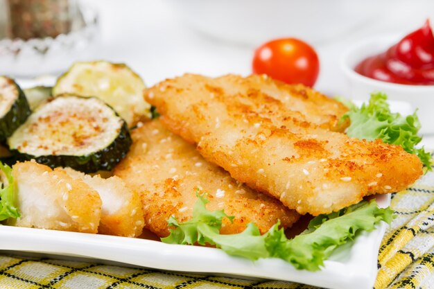 Nuggets de frango empanados