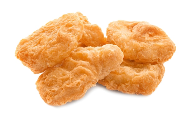 Nuggets de frango saborosos no fundo branco