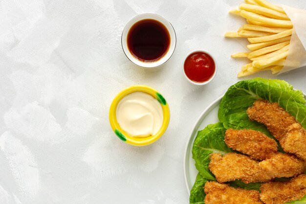 Nuggets de pollo caseros rebozados con panko