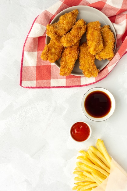 Nuggets de pollo caseros rebozados con panko