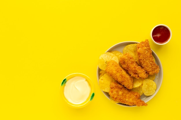 Nuggets de pollo caseros rebozados con panko