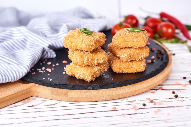 Nuggets de pollo crujientes fritos