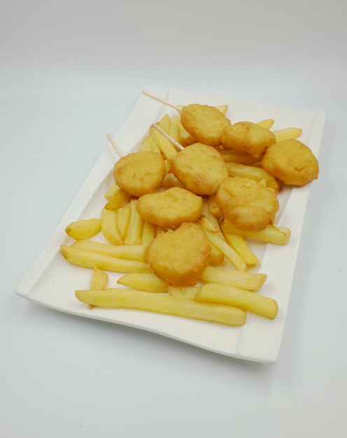 Nuggets de pollo con patatas