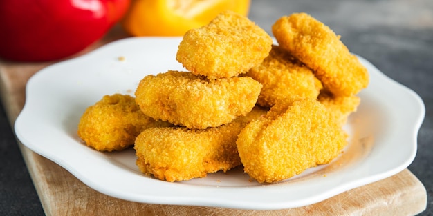 nuggets de pollo pollo frito carne comida fresca comida bocadillo en la mesa espacio de copia comida