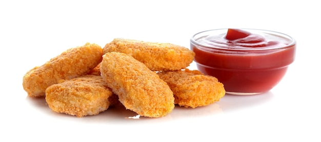Nuggets de pollo con salsa de tomate rojo comida rápida