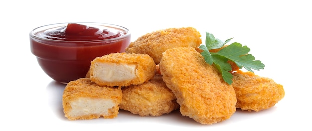 Nuggets de pollo con salsa de tomate rojo comida rápida