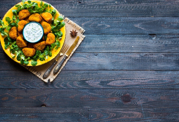 Nuggets de pollo con salsa de yogurt