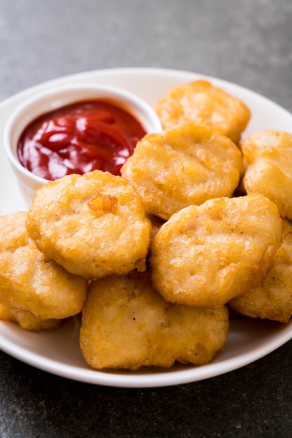 Nuggets De Pollo Con Salsa