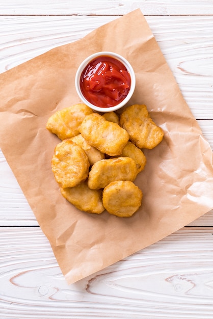 Nuggets De Pollo Con Salsa