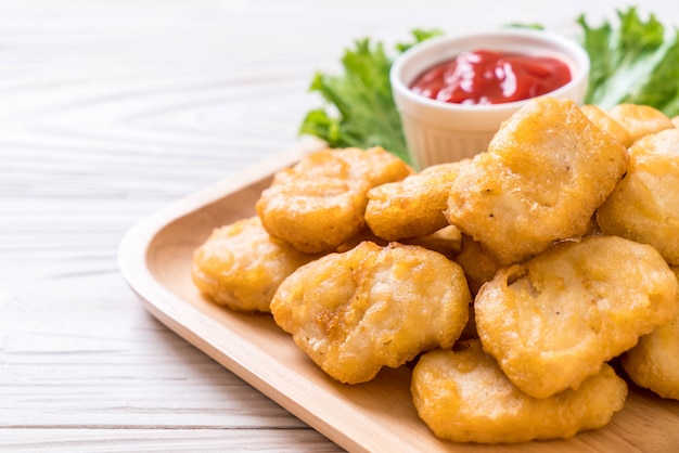 Nuggets De Pollo Con Salsa