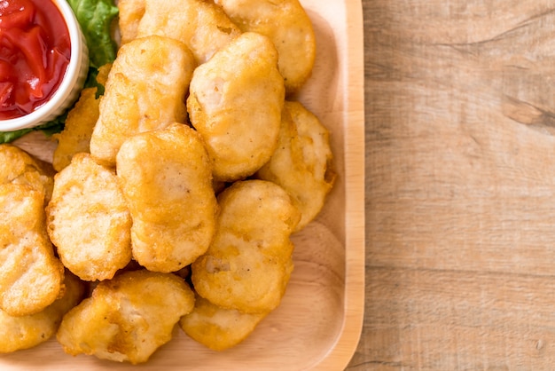 Nuggets De Pollo Con Salsa