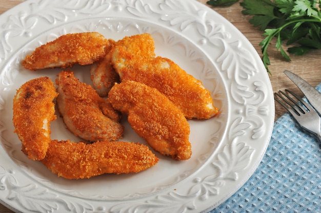 Nuggets de pollo en un tazón