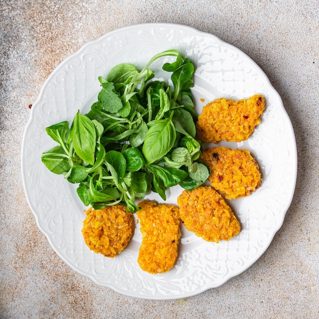 nuggets vegetariano sem carne comida à base de plantas refeição saudável comida lanche na mesa cópia espaço comida