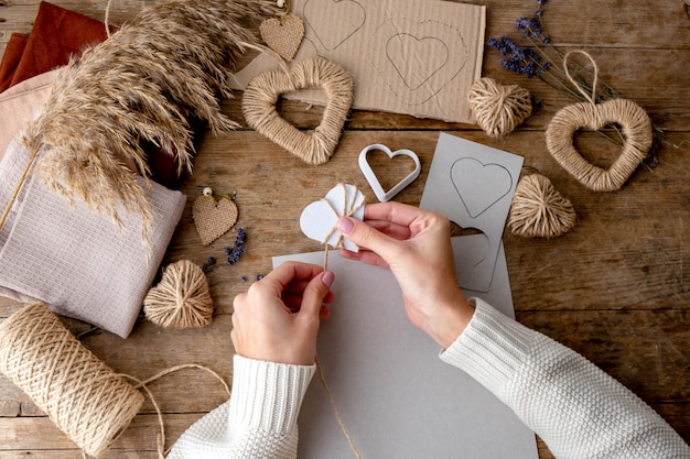 Null Abfall Valentinstag Konzept mit Textil für das Furoshiki-Paket