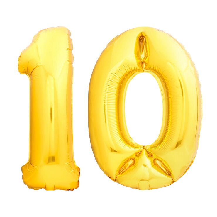 Número de ouro 10 dez feitos de balão inflável isolado no branco