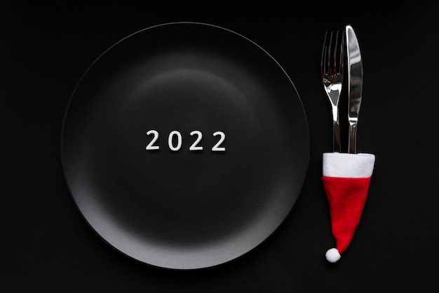 Foto números 2022 em uma placa, foto conceitual. decoração de mesa de reveillon.