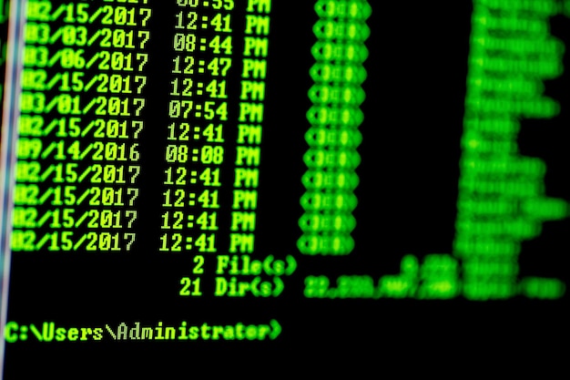 Números brillantes del viejo reloj de tubo nixie