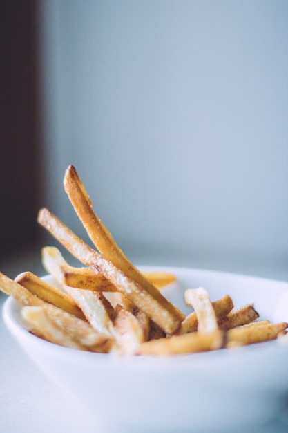 Nur gekochte Pommes serviert