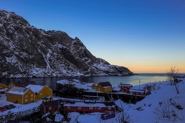 Nusfjord en la noche en las islas Lofoten