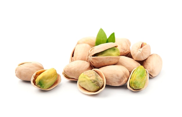 Nutos de pistacho con hojas