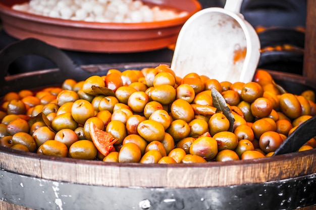 Nutrición, Tambores de madera con aceitunas y variantes.