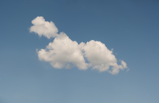 Foto nuvem cumulus no céu azul