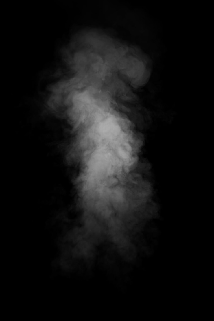 Foto nuvem de fumaça branca isolada em fundo preto textura de nuvem branca