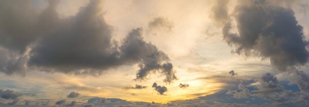 Nuvem de fundo verão Nuvem verão Nuvem de céu cinematográfico Céu natural bonito e cinematográfico fundo de textura do pôr do sol